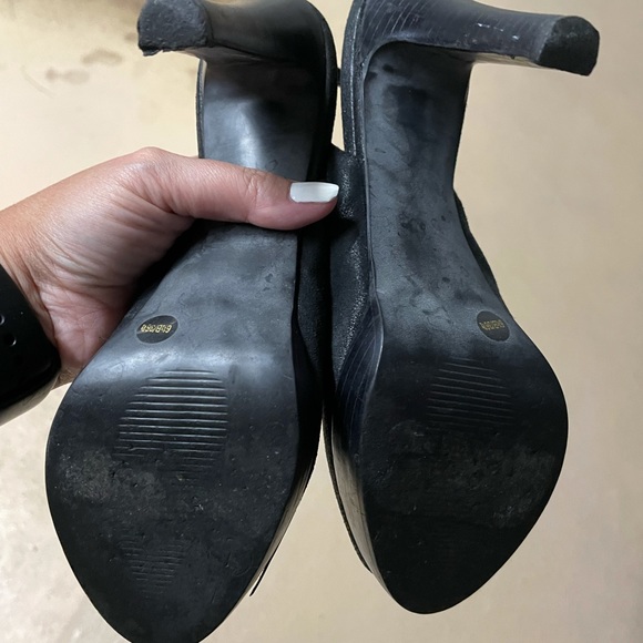 Black Sueded Metallic Heals - Picture 5 of 5